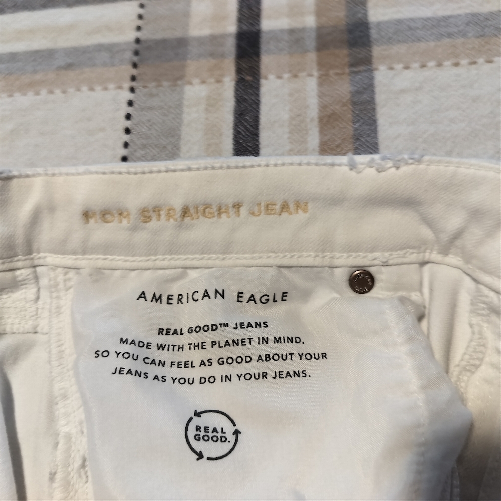 American Eagle Distressed/Ripped White Mom Jeans‎ Straight Leg Size 14 Casual - Picture 3 of 8